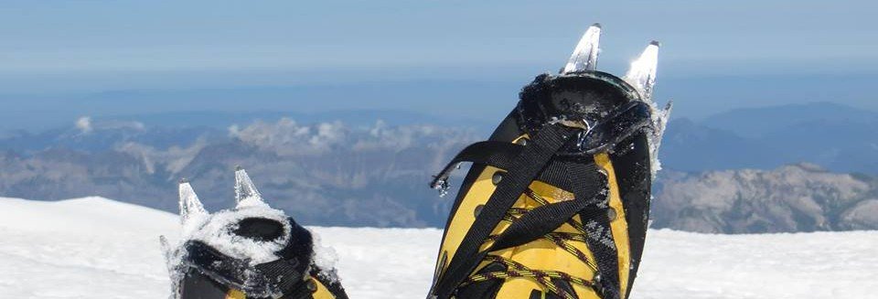 Benoît shoes in snow.